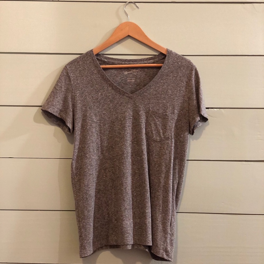 UNIVERSAL THREAD tshirt